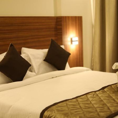Kyriad Hotel Solapur By Othpl Екстер'єр фото