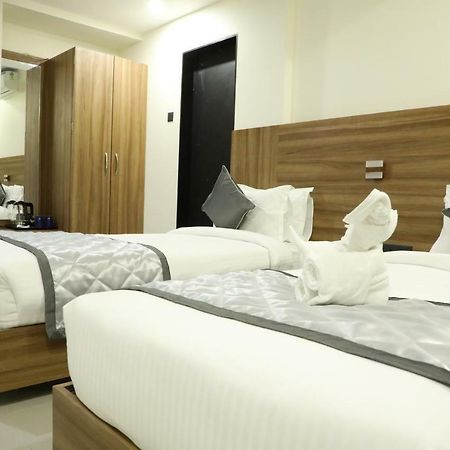 Kyriad Hotel Solapur By Othpl Екстер'єр фото