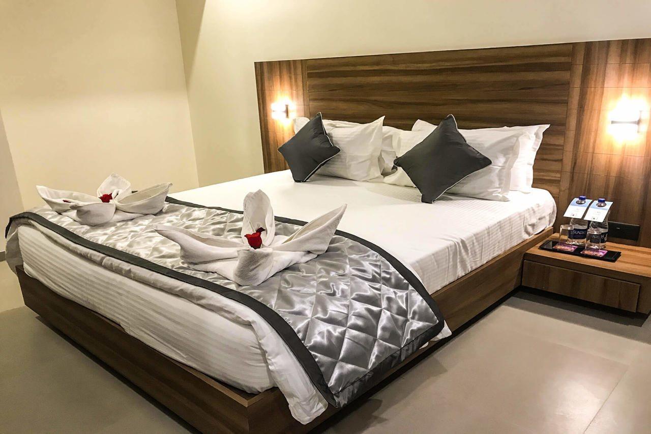 Kyriad Hotel Solapur By Othpl Екстер'єр фото