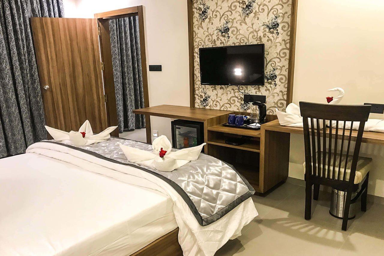 Kyriad Hotel Solapur By Othpl Екстер'єр фото
