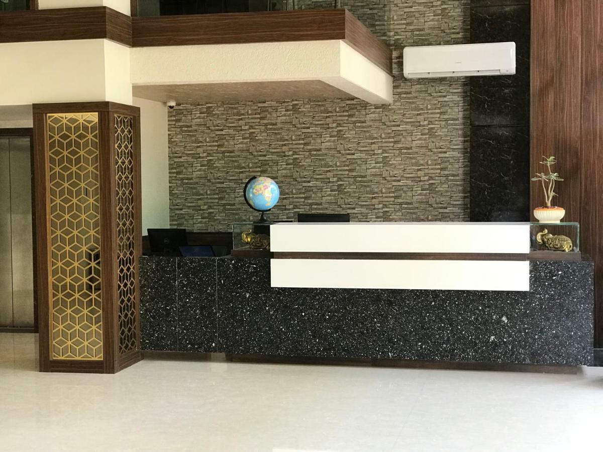 Kyriad Hotel Solapur By Othpl Екстер'єр фото