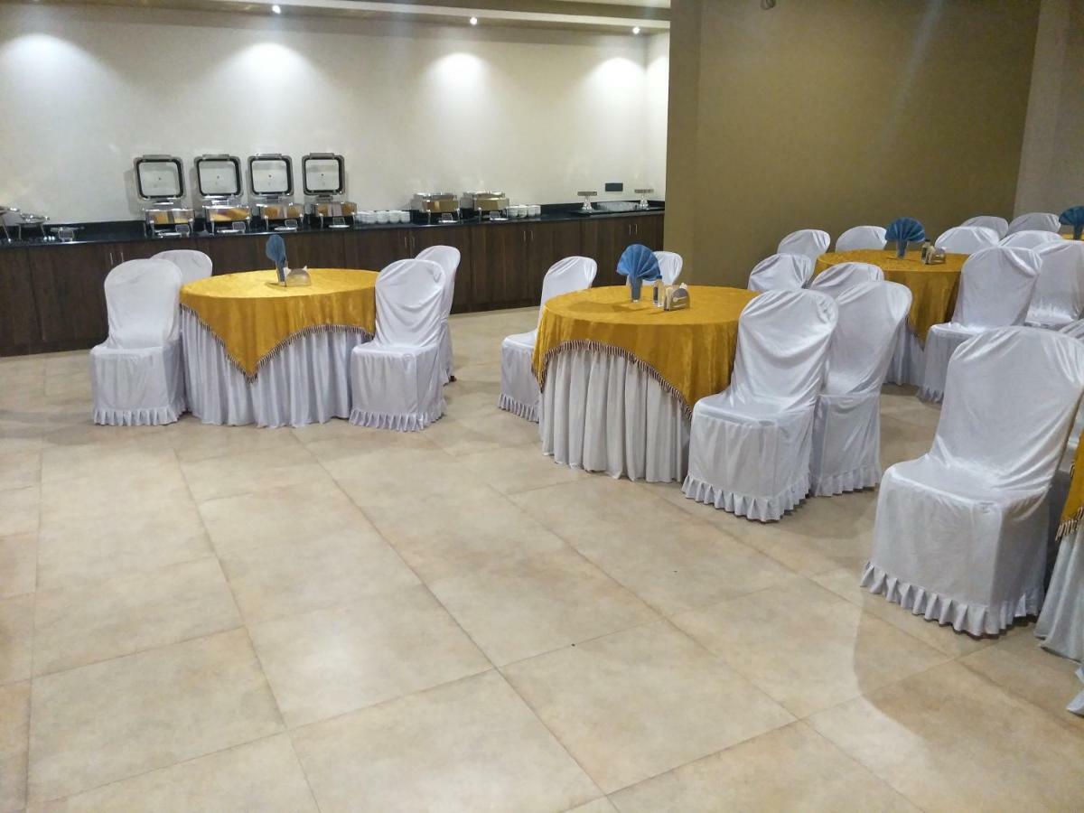Kyriad Hotel Solapur By Othpl Екстер'єр фото