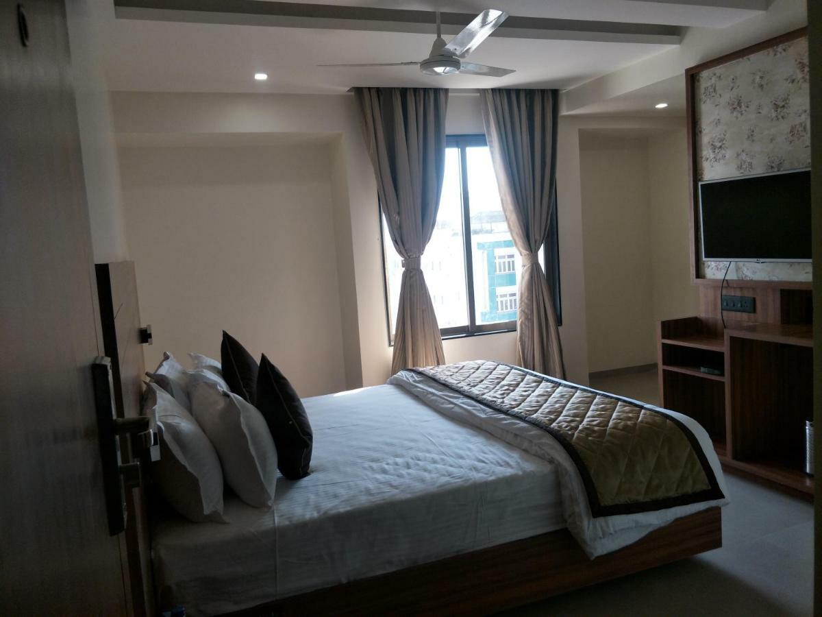 Kyriad Hotel Solapur By Othpl Екстер'єр фото