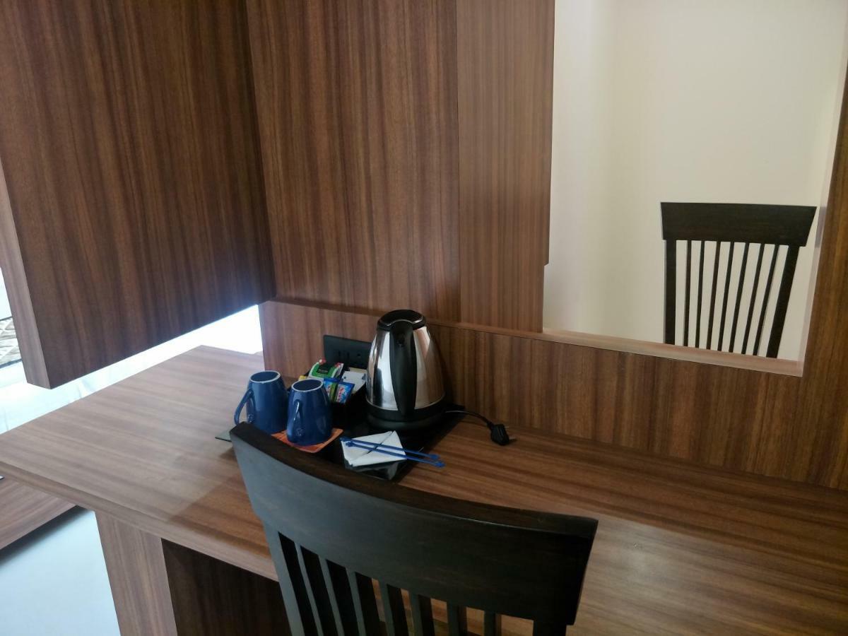 Kyriad Hotel Solapur By Othpl Екстер'єр фото