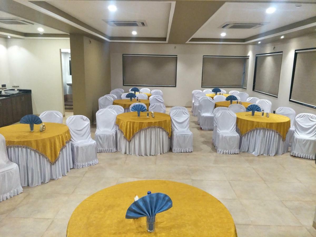 Kyriad Hotel Solapur By Othpl Екстер'єр фото