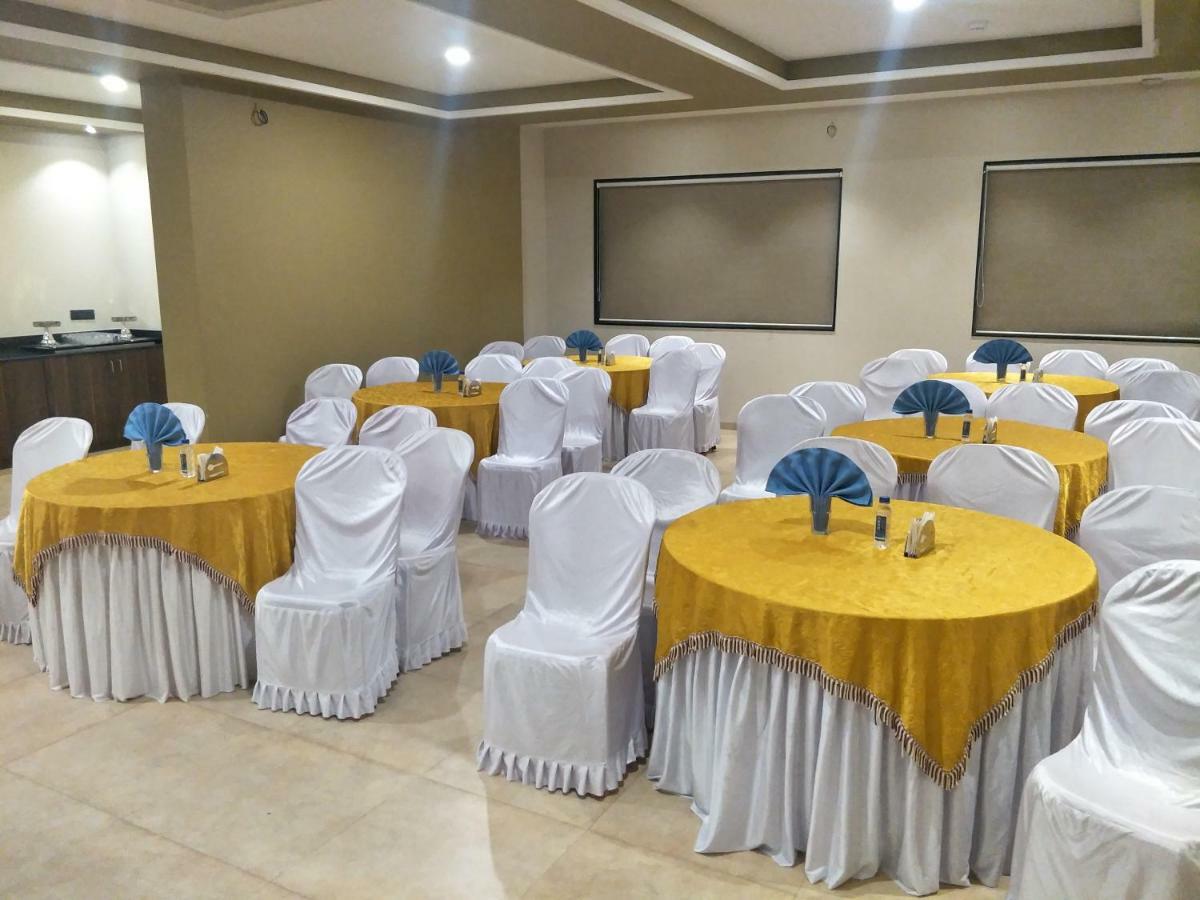 Kyriad Hotel Solapur By Othpl Екстер'єр фото