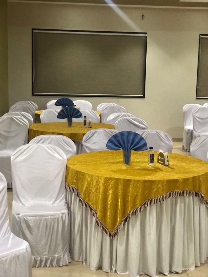 Kyriad Hotel Solapur By Othpl Екстер'єр фото