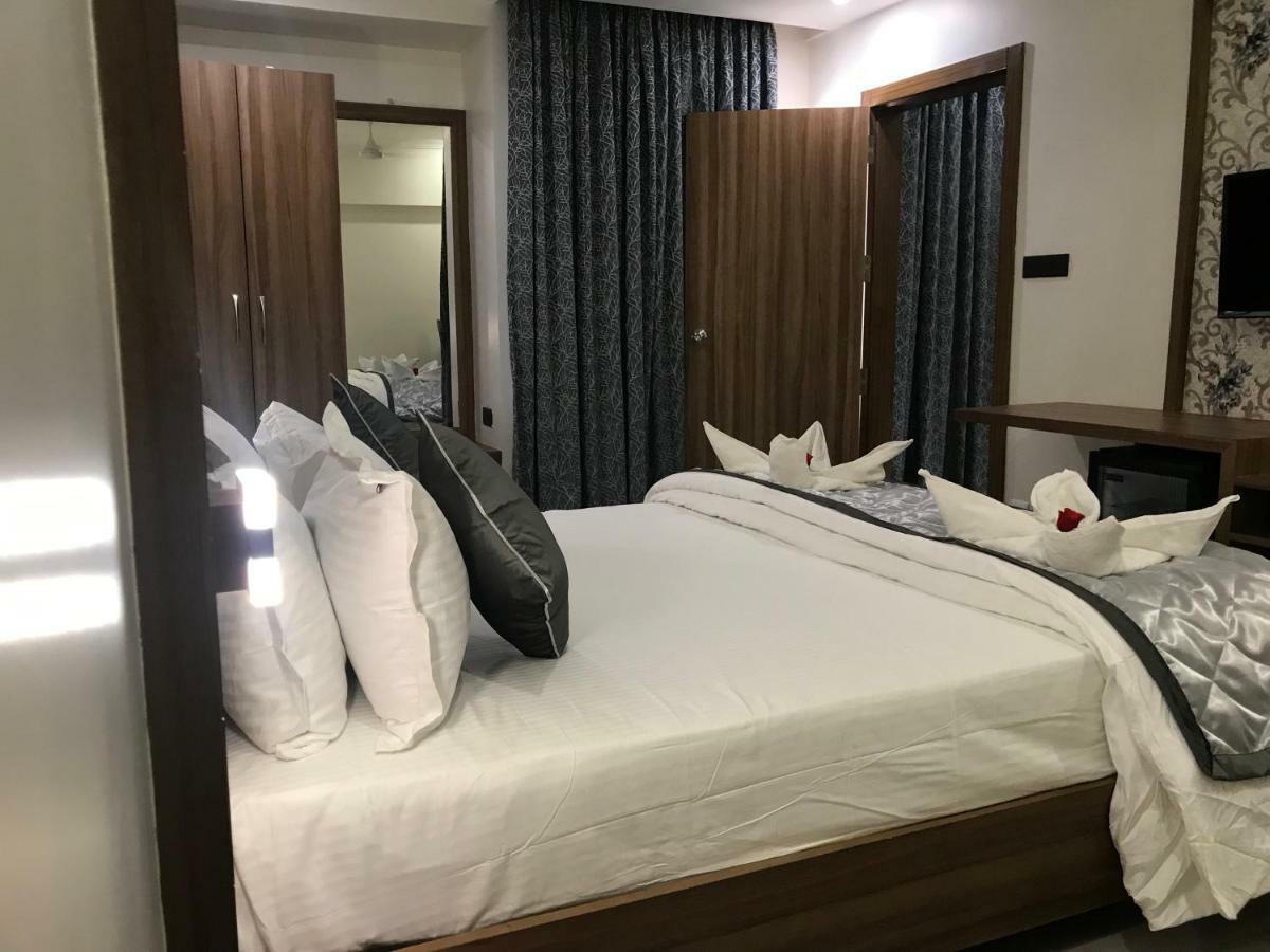 Kyriad Hotel Solapur By Othpl Екстер'єр фото