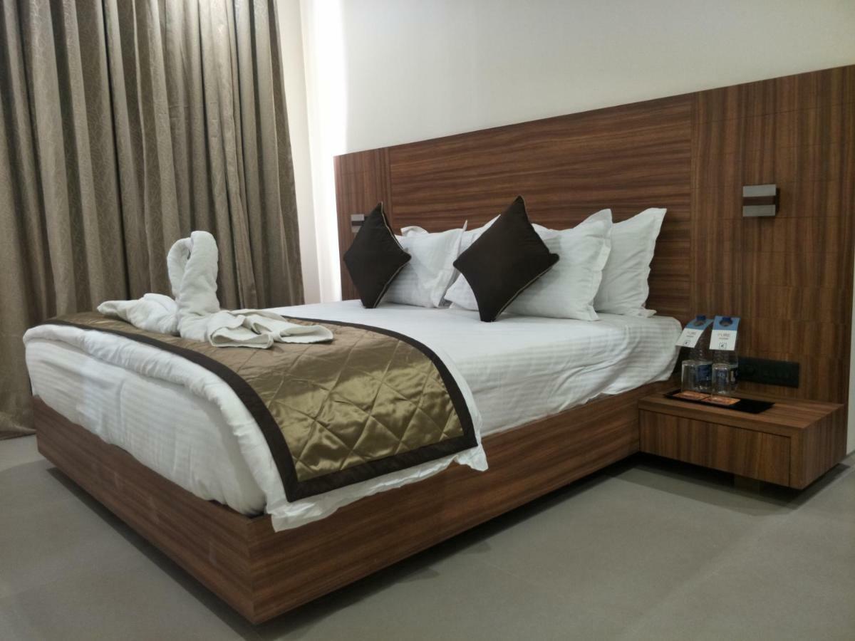 Kyriad Hotel Solapur By Othpl Екстер'єр фото