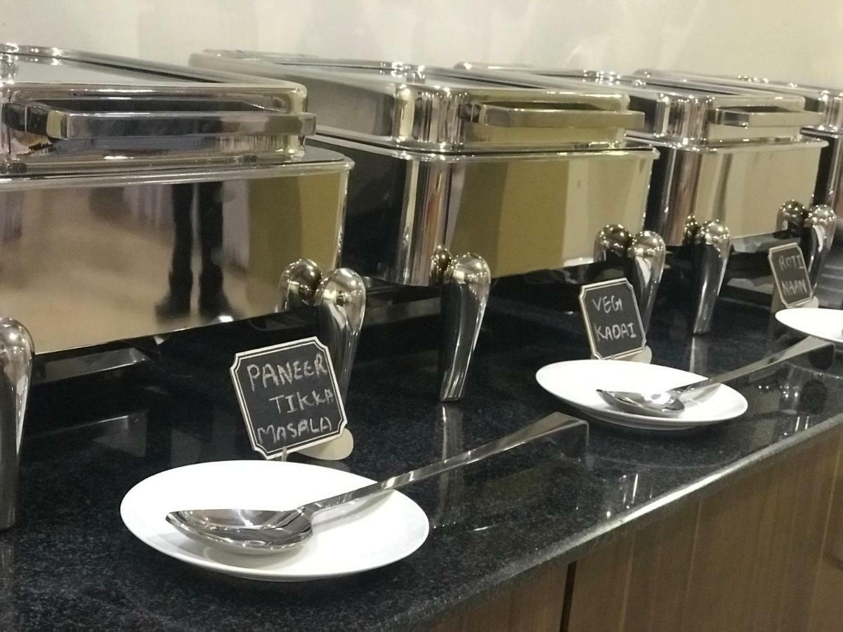 Kyriad Hotel Solapur By Othpl Екстер'єр фото