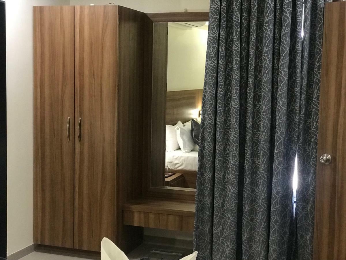 Kyriad Hotel Solapur By Othpl Екстер'єр фото